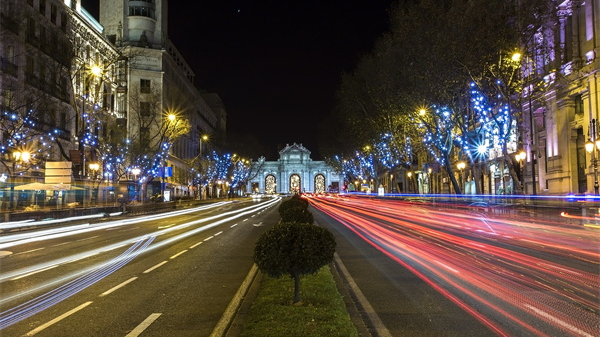道路夜景照明，用燈光打造靚麗的夜晚