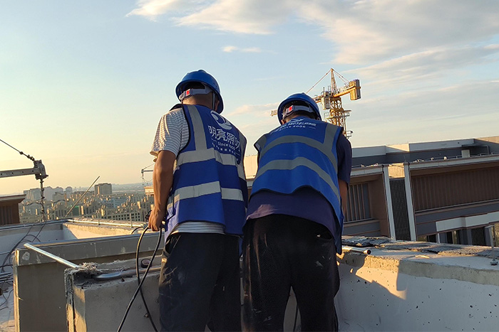 明亮照明亮化工程施工現(xiàn)場(chǎng)