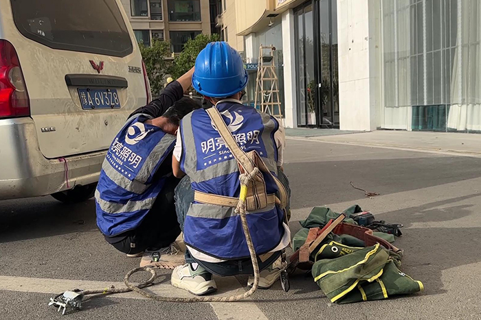 明亮照明亮化工程施工現(xiàn)場(chǎng)