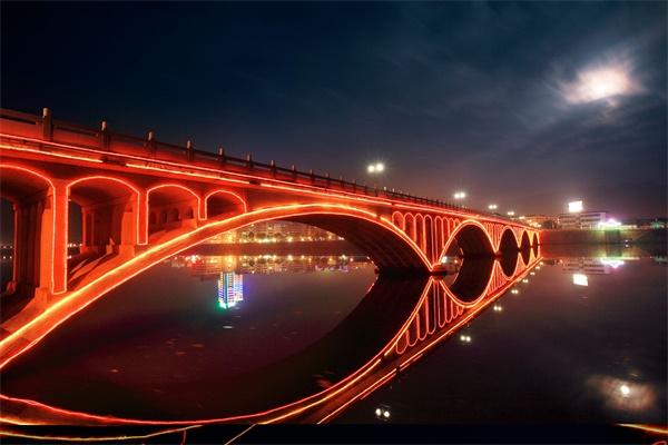 橋梁燈光照明設(shè)計(jì)應(yīng)滿(mǎn)足這四大特性