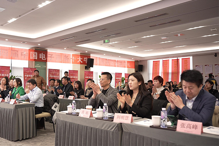 明亮照明集團總經(jīng)理荊明慧參加山東牛商大會