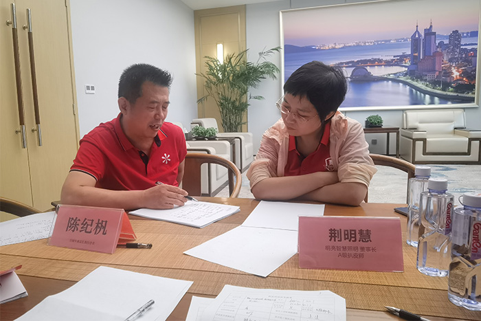 明亮照明總經理荊明慧為企業(yè)梳理定位