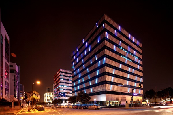 大型亮化工程如何做能節(jié)約成本？