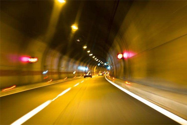 隧道照明設(shè)計需要考慮的因素