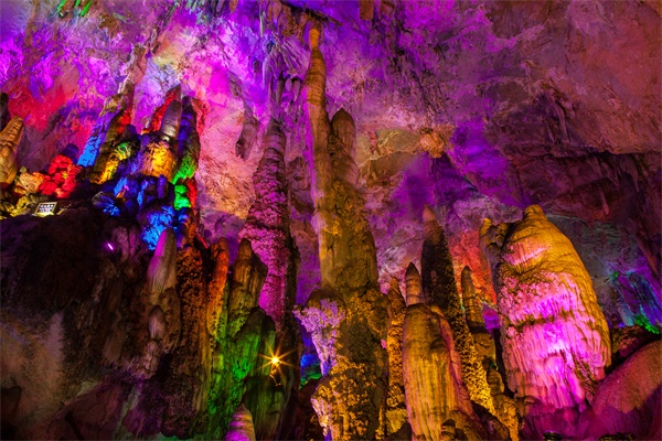 景觀亮化工程應(yīng)該要遵循的原則？