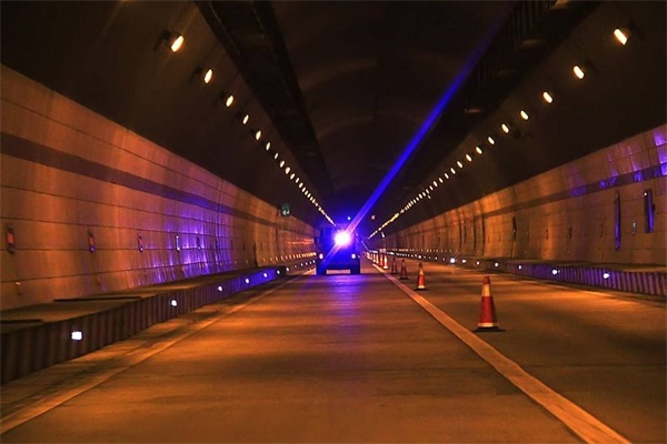 隧道亮化照明應(yīng)該如何進(jìn)行設(shè)計(jì)？