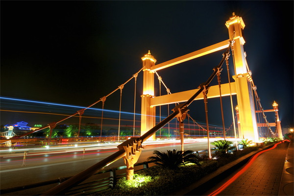 橋梁夜景燈光設(shè)計(jì)要滿足視覺及心理需求