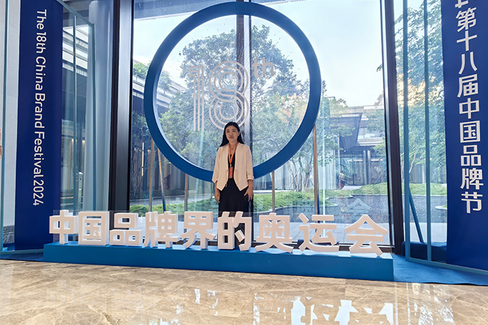 明亮照明總經(jīng)理荊明慧親臨第十八屆品牌節(jié)，18年歷程鑄就品牌閃耀世界舞臺(tái)！
