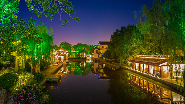 園林夜景亮化工程要做到與周圍環(huán)境相協(xié)調